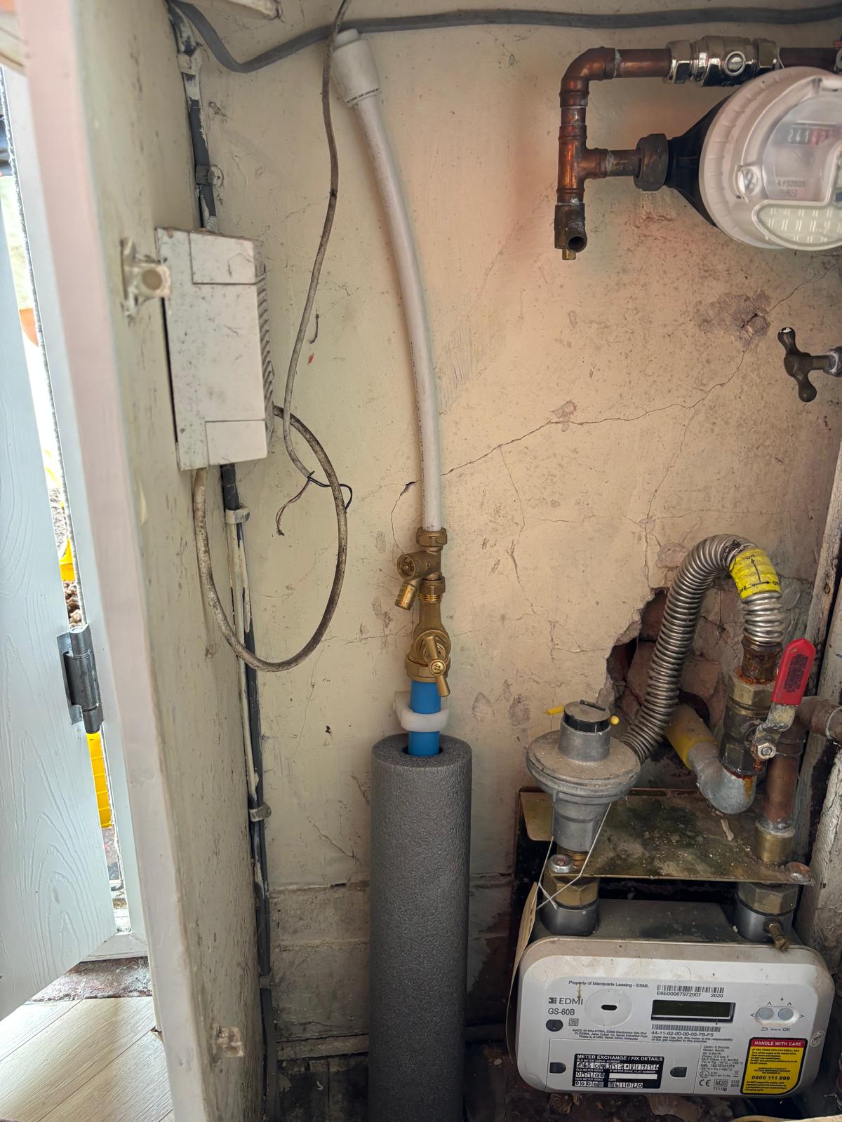Trenchless pipe replacement work