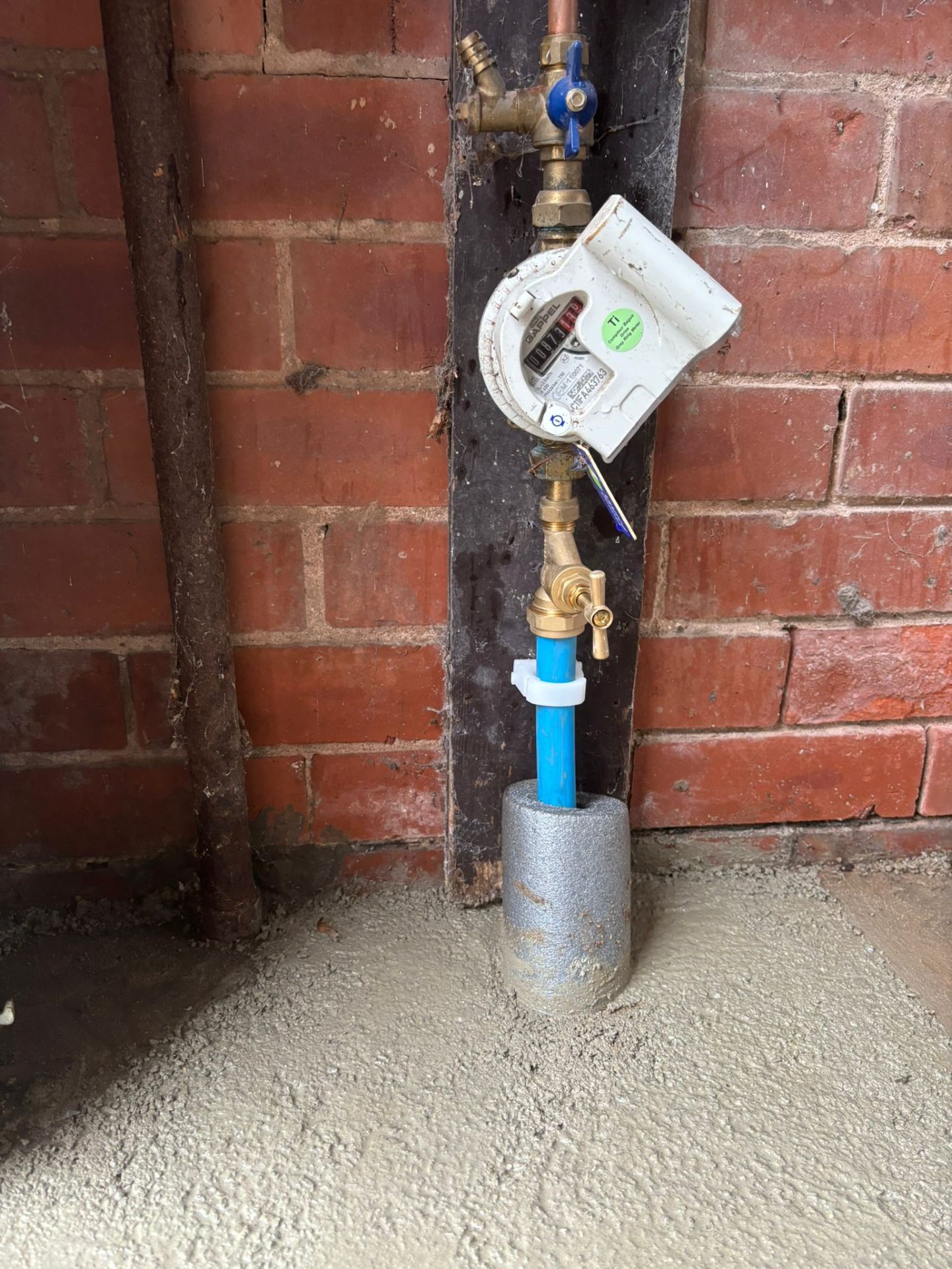 Trenchless pipe replacement